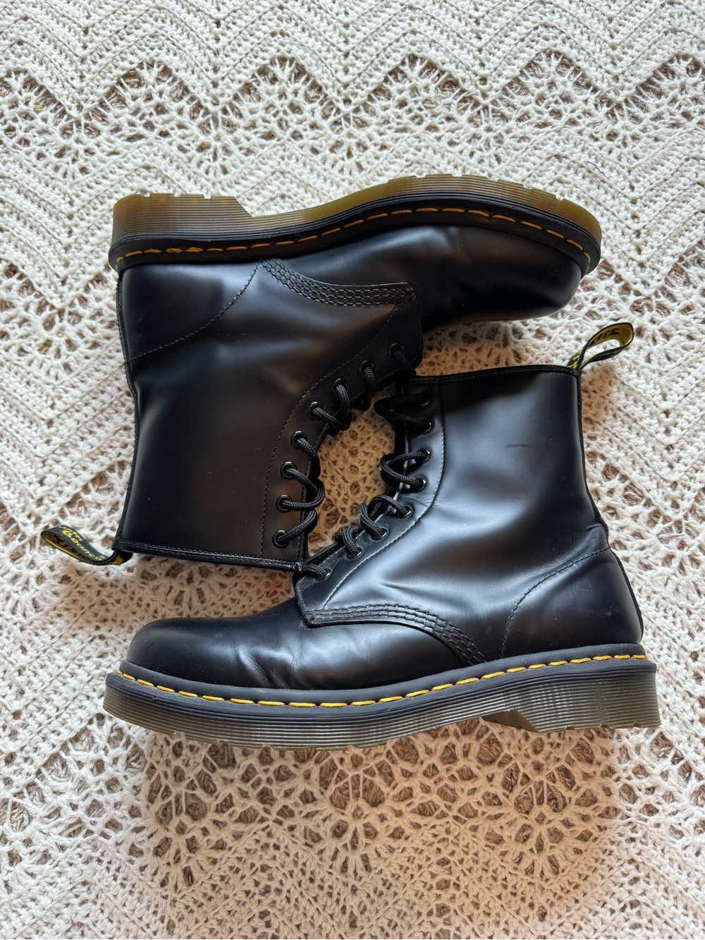 Dr. Martens Matte Black Leather Eye Lace-Up Boots Yellow Stitching Size 9 - Picture 4 of 16